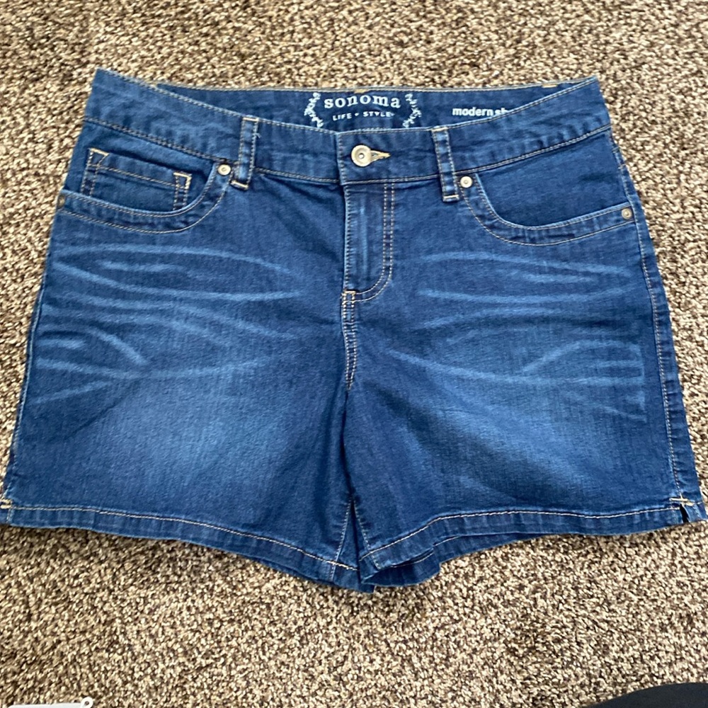 Sonoma denim shorts. Sz 8